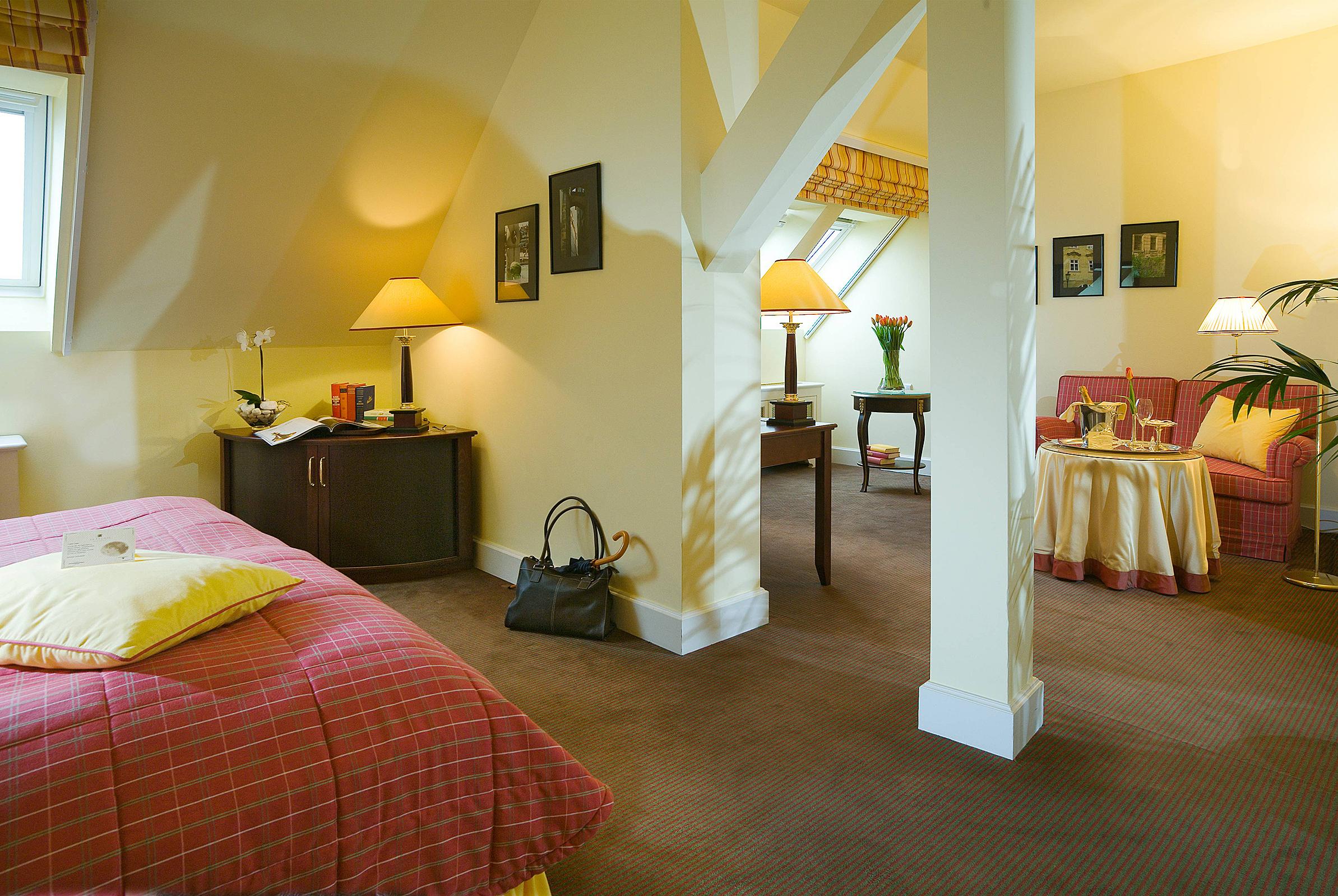 เลอ ปาเล อาร์ต โฮเต็ล ปราก Hotel ภายนอก รูปภาพ A suite at the Hotel de Charost