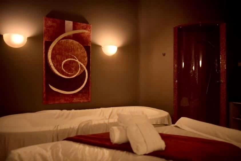 เลอ ปาเล อาร์ต โฮเต็ล ปราก Hotel ภายนอก รูปภาพ A massage room at a spa
