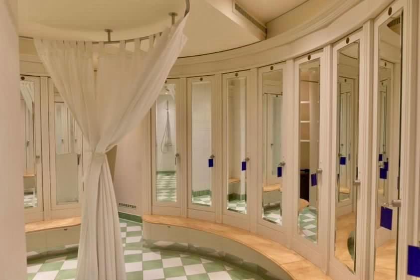 เลอ ปาเล อาร์ต โฮเต็ล ปราก Hotel ภายนอก รูปภาพ The changing rooms at the London Aquatics Centre