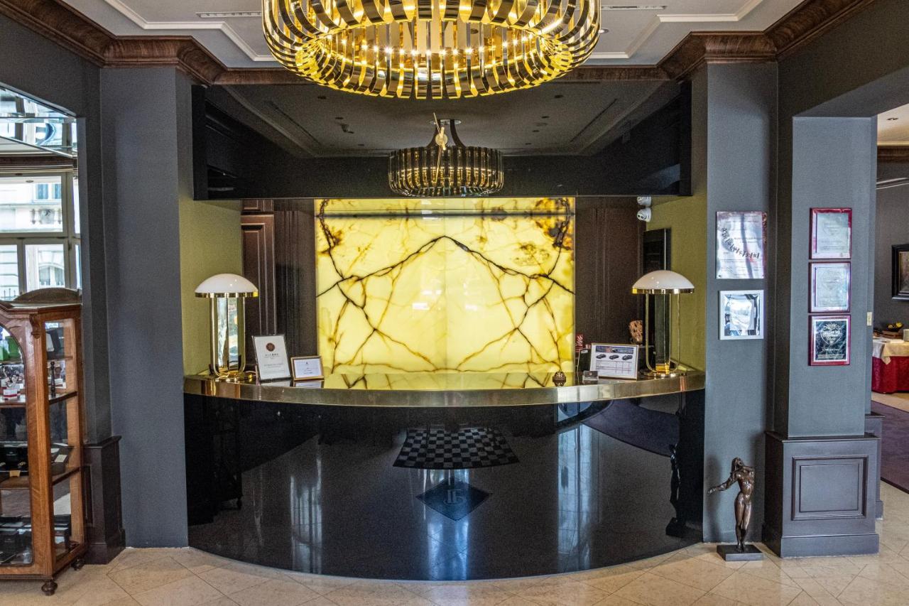 เลอ ปาเล อาร์ต โฮเต็ล ปราก Hotel ภายนอก รูปภาพ Reception desk at the hotel