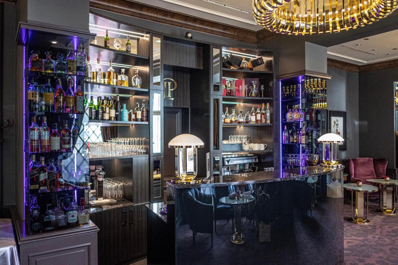 เลอ ปาเล อาร์ต โฮเต็ล ปราก Hotel ภายนอก รูปภาพ The bar at the 2018 edition of the World Economic Forum